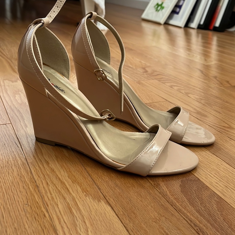 Wedge heels